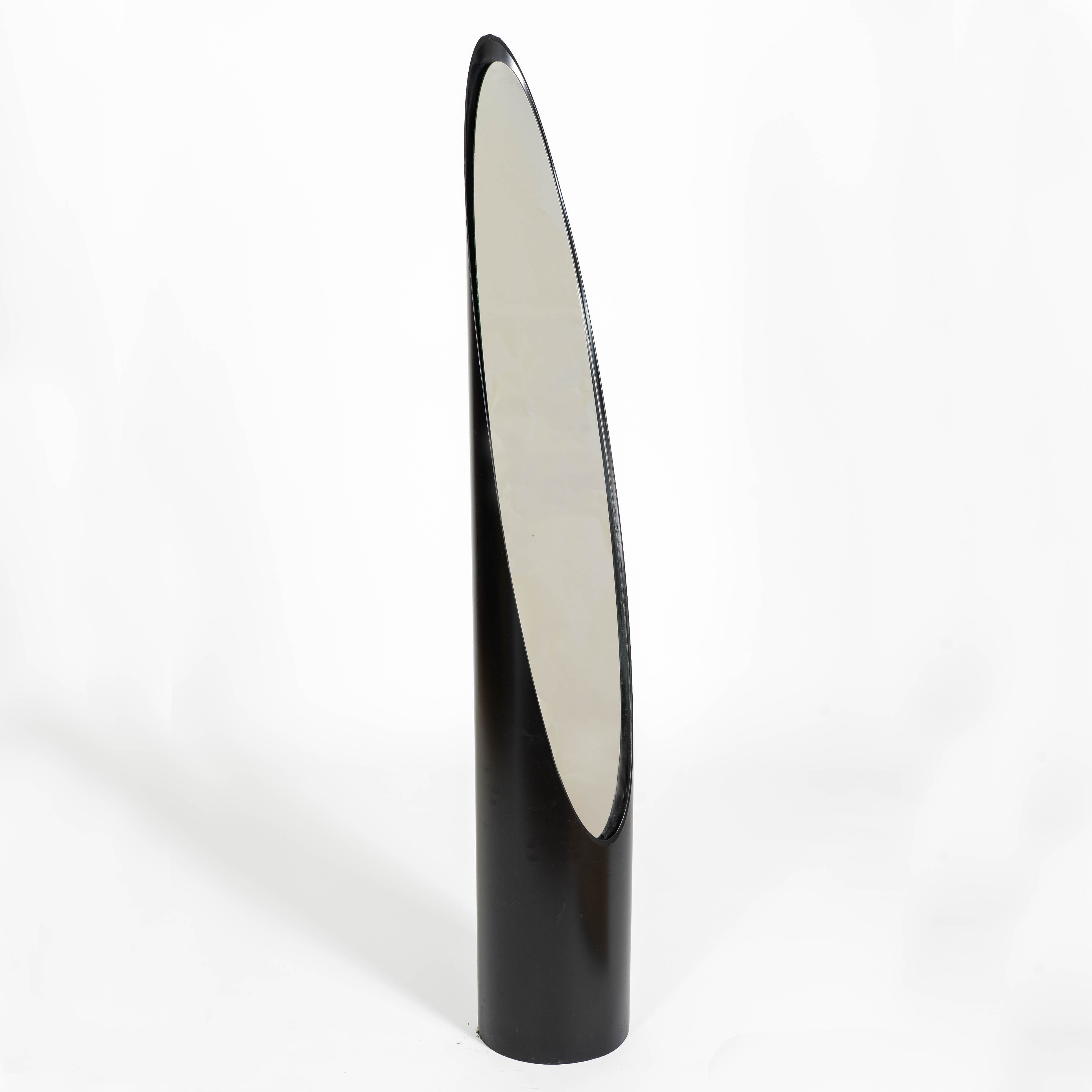 Specchio lipstick, unghia