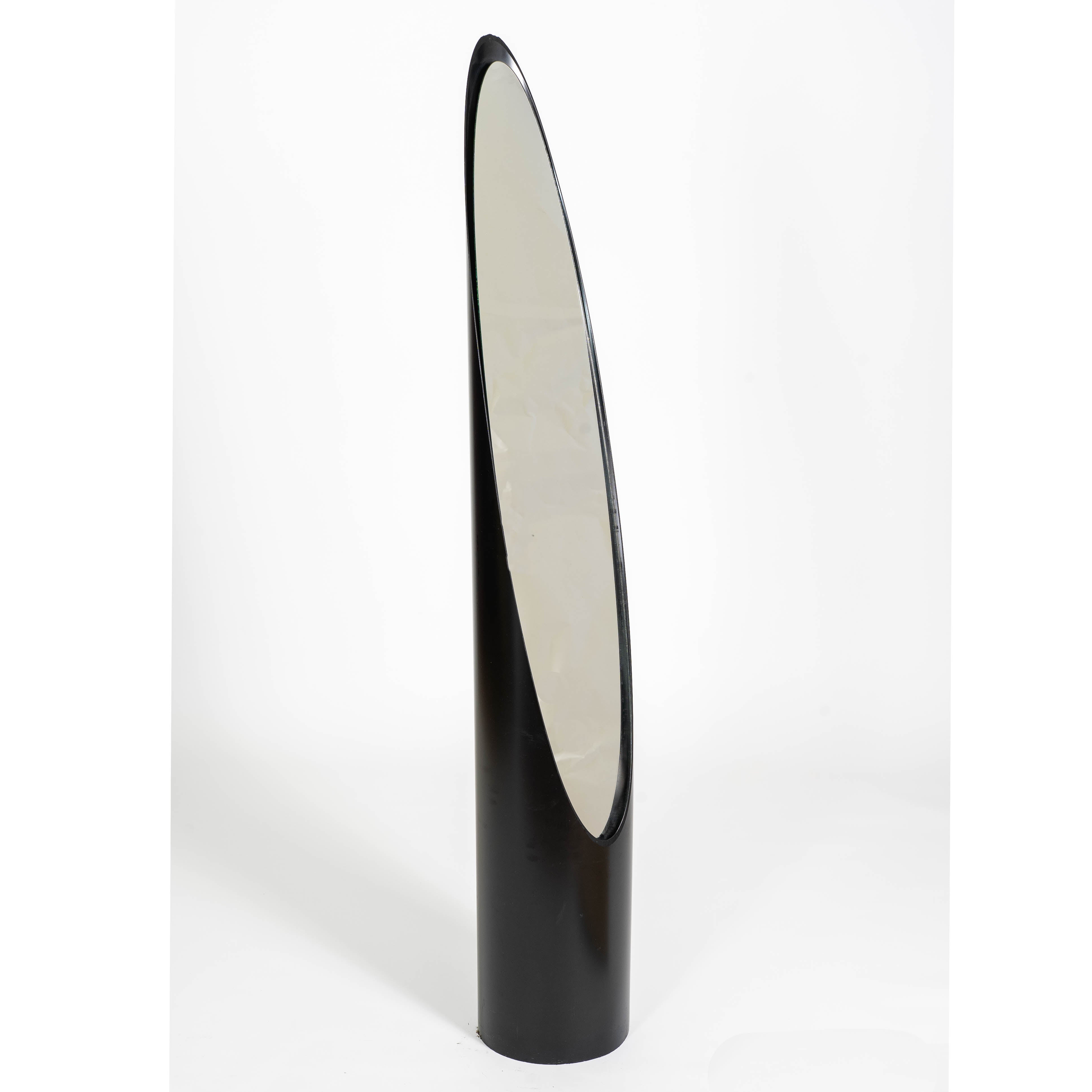 Specchio lipstick, unghia