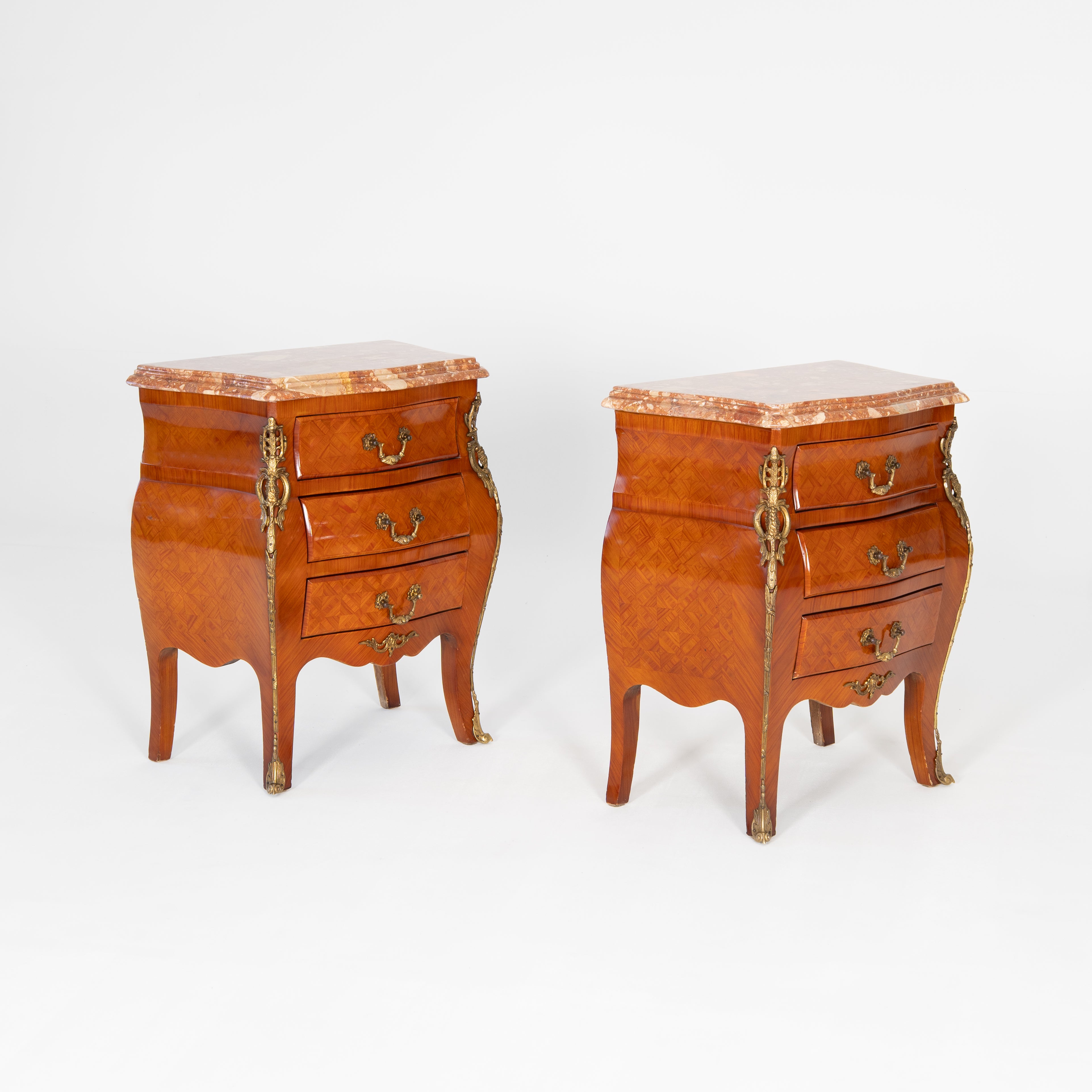 Coppia comodini in bois de roise, bronzo e marmo -xx secolo-