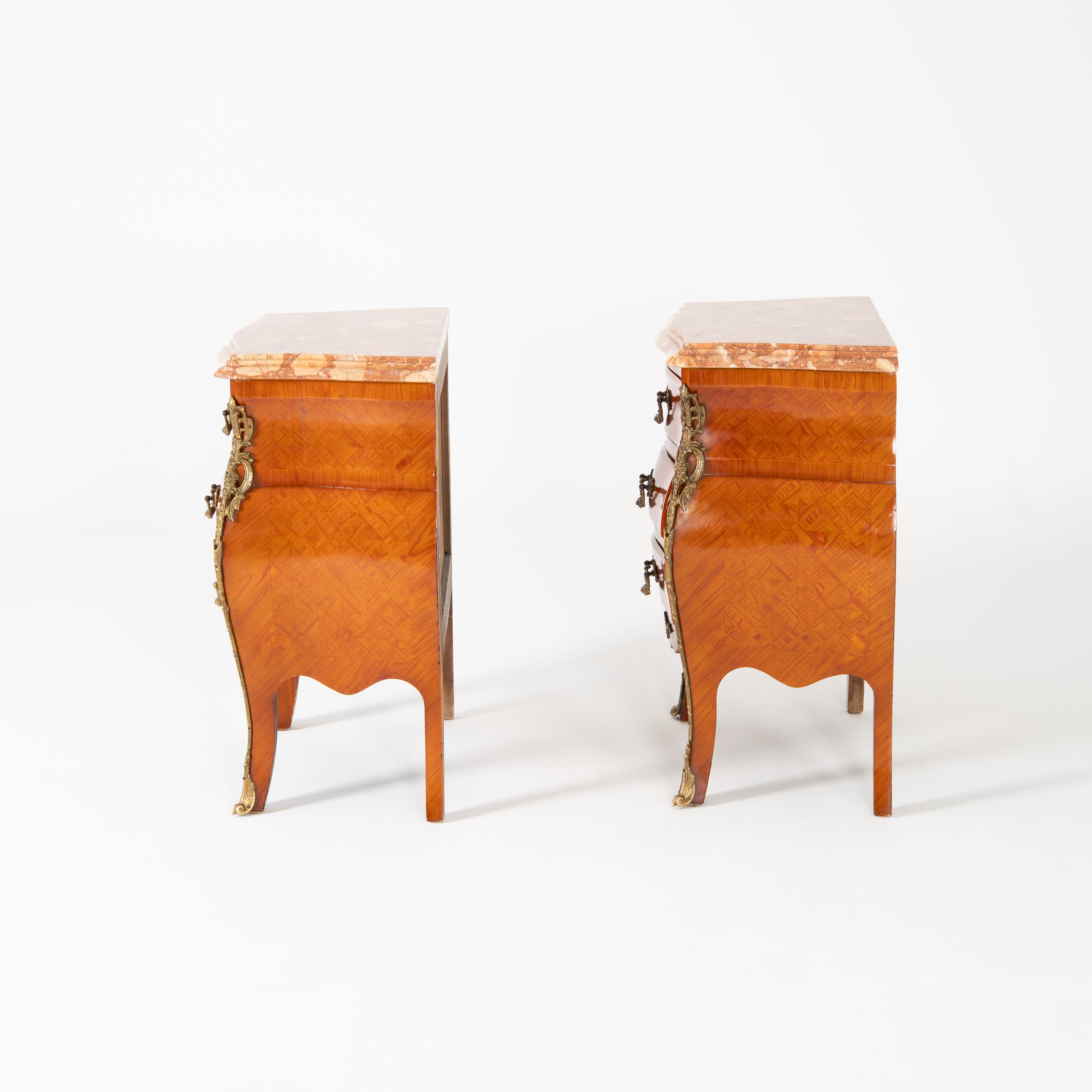 Coppia comodini in bois de roise, bronzo e marmo -xx secolo-