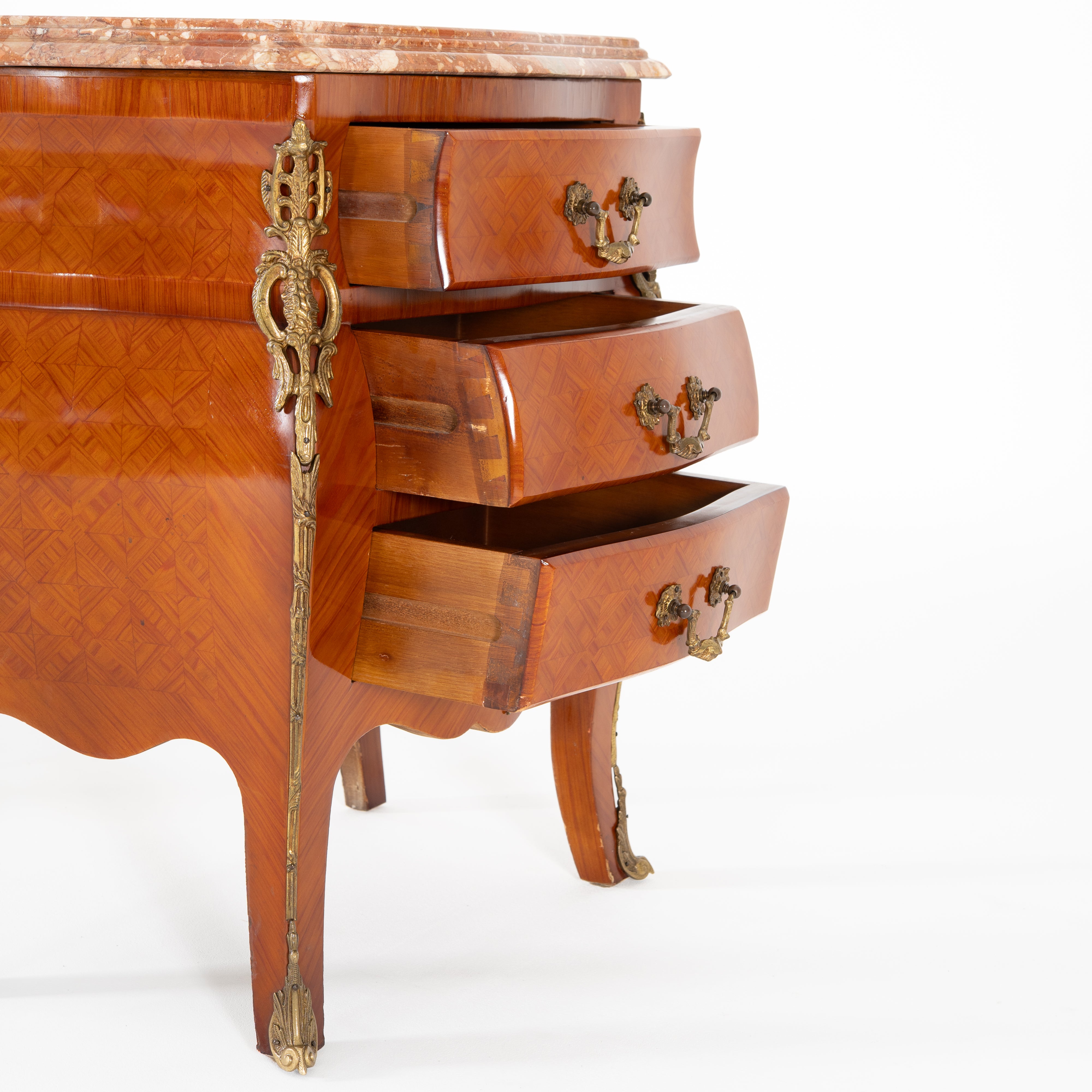 Coppia comodini in bois de roise, bronzo e marmo -xx secolo-