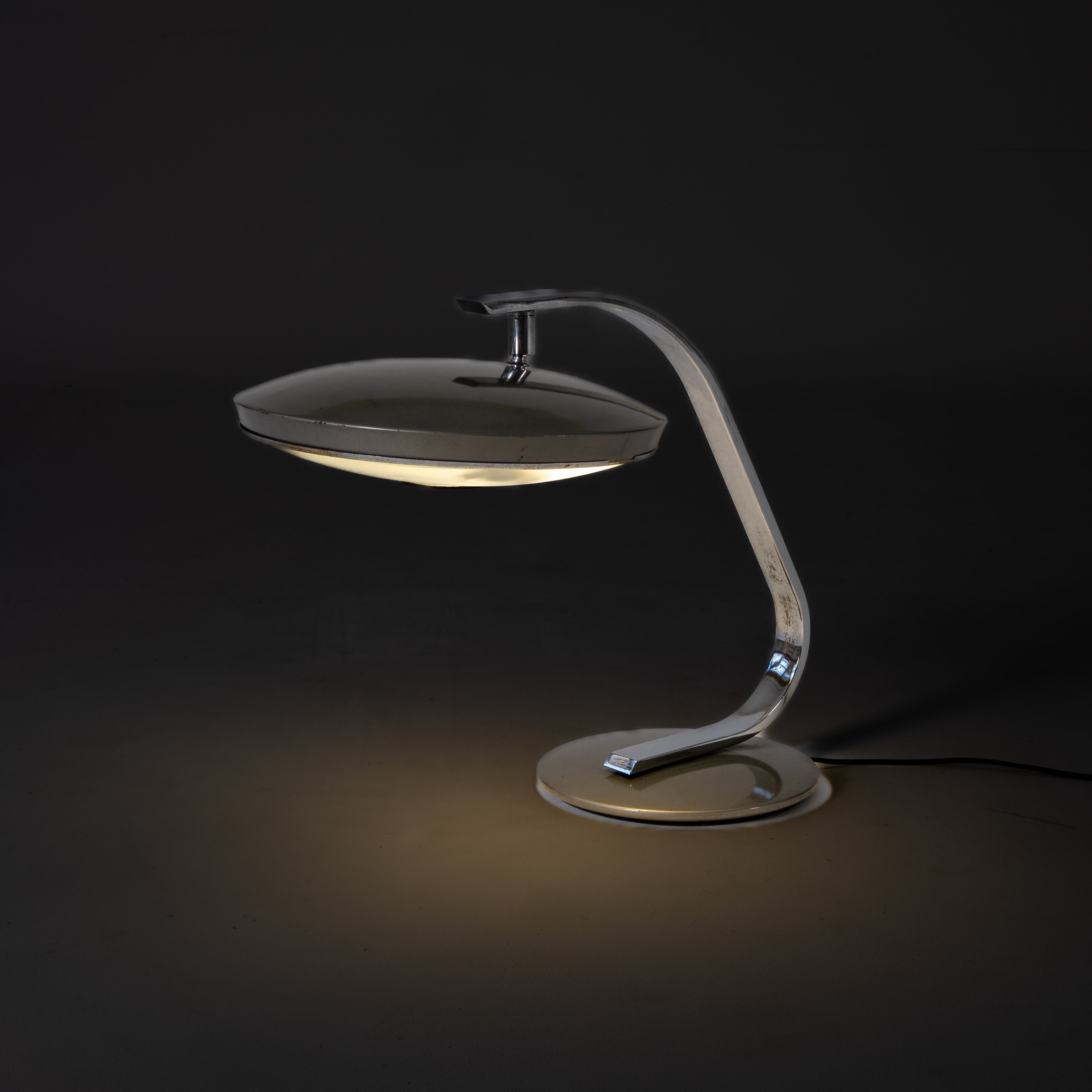 LAMPADA DA TAVOLO "FASE"